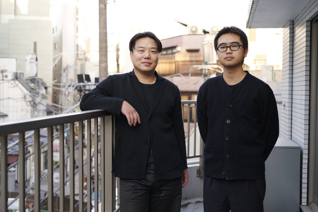 （左）川崎和也／シンフラックス共同創業者 代表取締役CEO<br />
（右）佐野虎太郎／シンフラックス共同創業者 取締役COO 