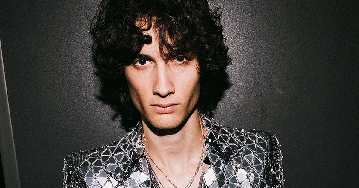 ヴァレンティノ」のブランドアンバサダーに歌手のソンバーが就任