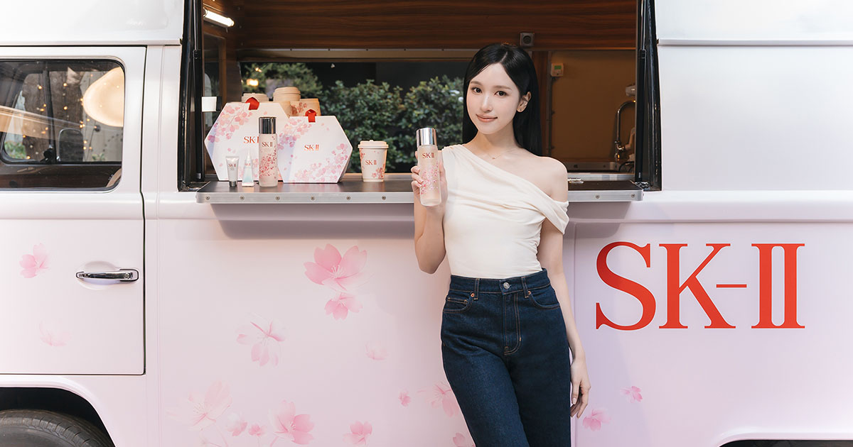 TWICEミナが「SK-II」イベントに来場 桜限定デザインボトルキットの