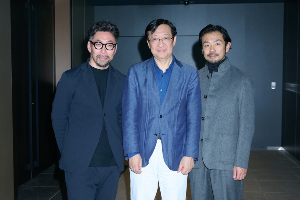 （左）水野大二郎／京都工芸繊維大学 未来デザイン・工学機構 教授<br />
（中央）北野宏明／ソニーコンピュータサイエンス研究所（ソニーCSL）代表取締役社長　沖縄科学技術大学院大学教授<br />
（右）細尾真孝／HOSOO COLLECTIVE社長