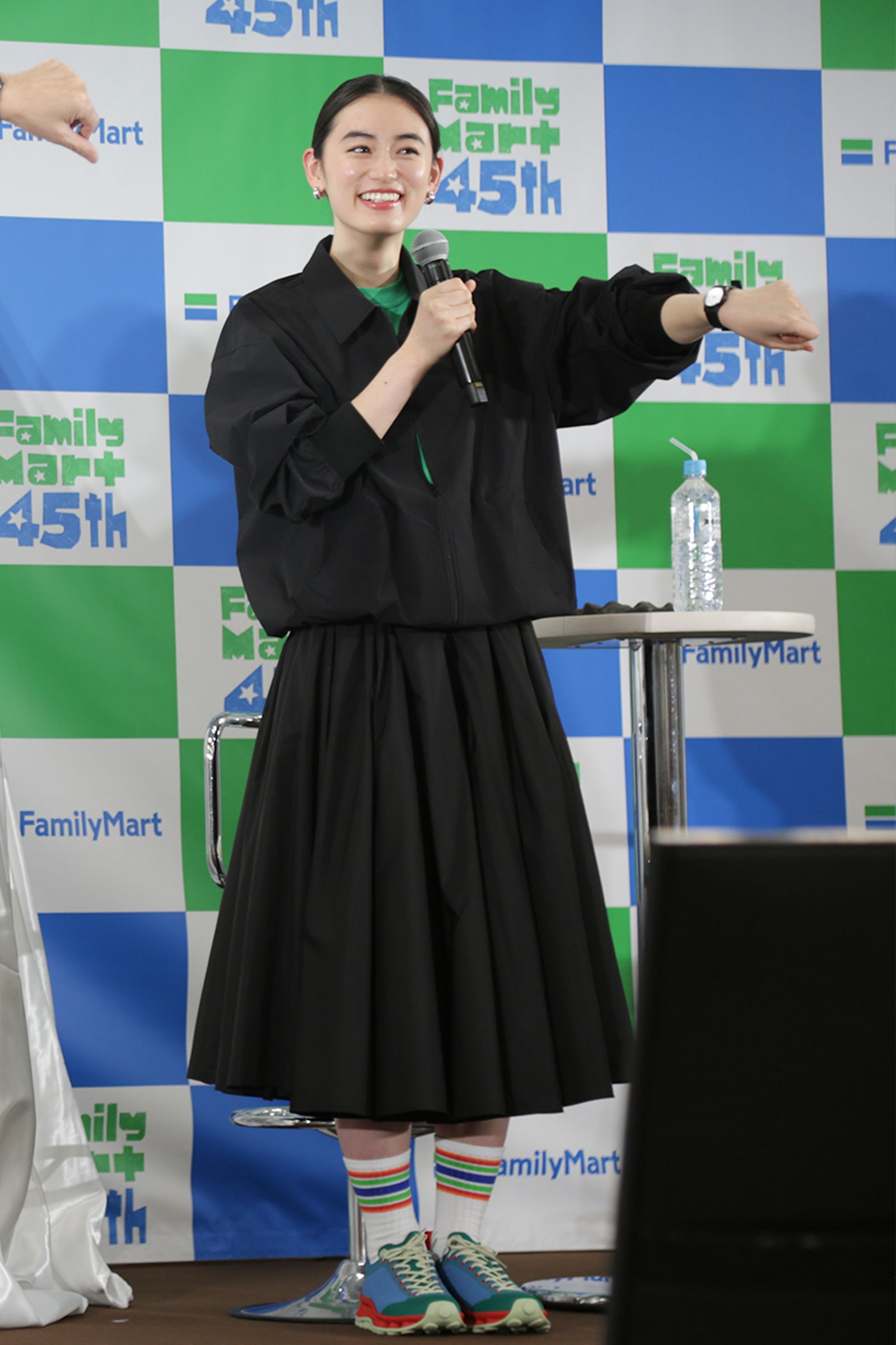 ファミマ「コンビニエンスウェア」、26年新作は腕時計 吉田鋼太郎と