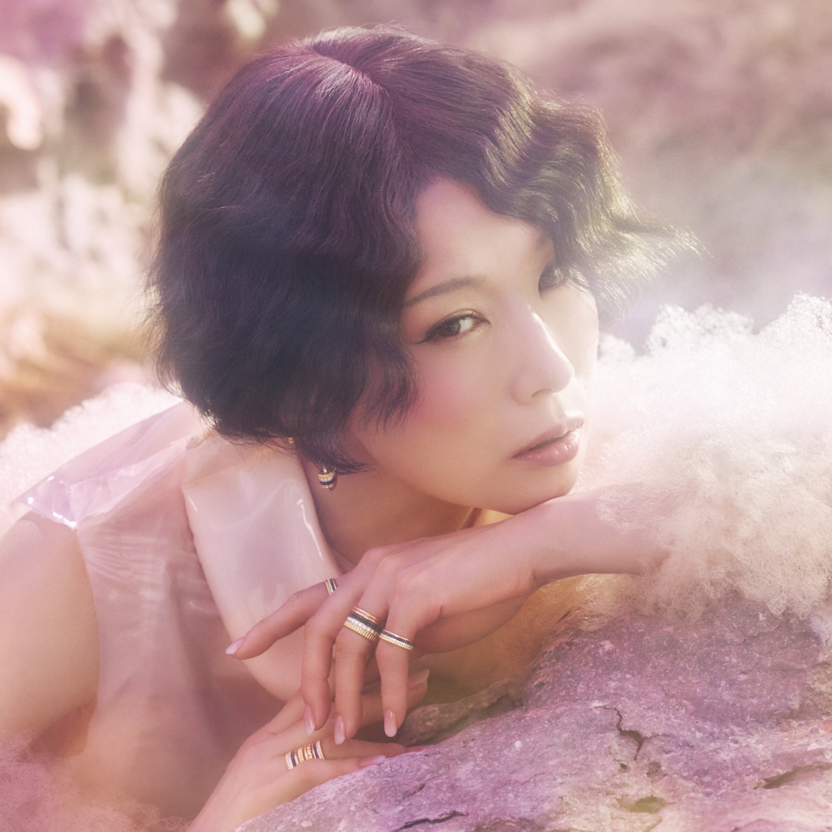 ブシュロン」が椎名林檎の新曲MVにジュエリー協力 3月2日発売