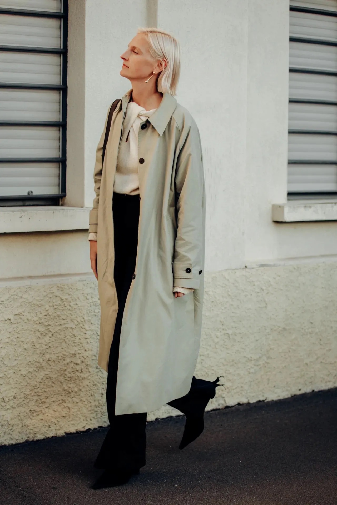 “脱・男前”で刷新　トレンチコートの着こなしアップデート