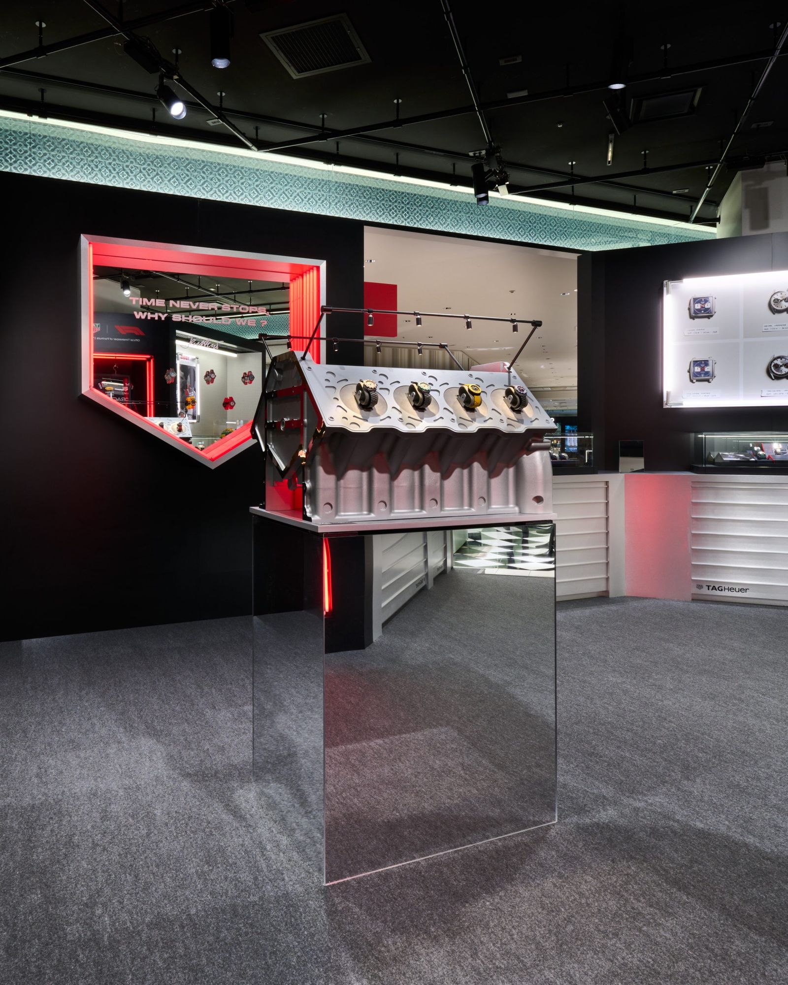F1ドライバーの角田裕毅も来店 「タグ・ホイヤー」が日本GPに合わせ 