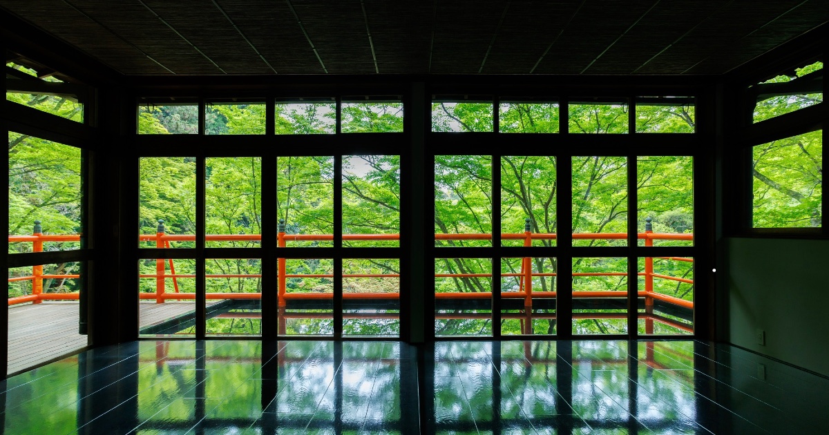 京都の寺院でデジタルデトックス体験