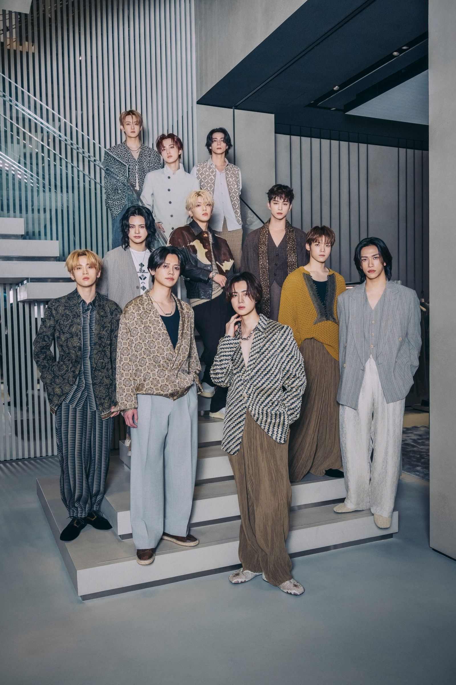 INIと「エンポリオ アルマーニ」が描く“ORIGINS”　メンバー11人のルーツと個性に迫る