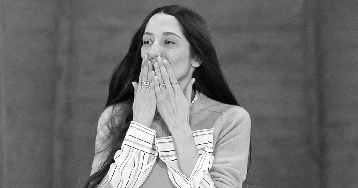 クロエ」のシェミナ・カマリがバックステージで語る「母と娘などの家族