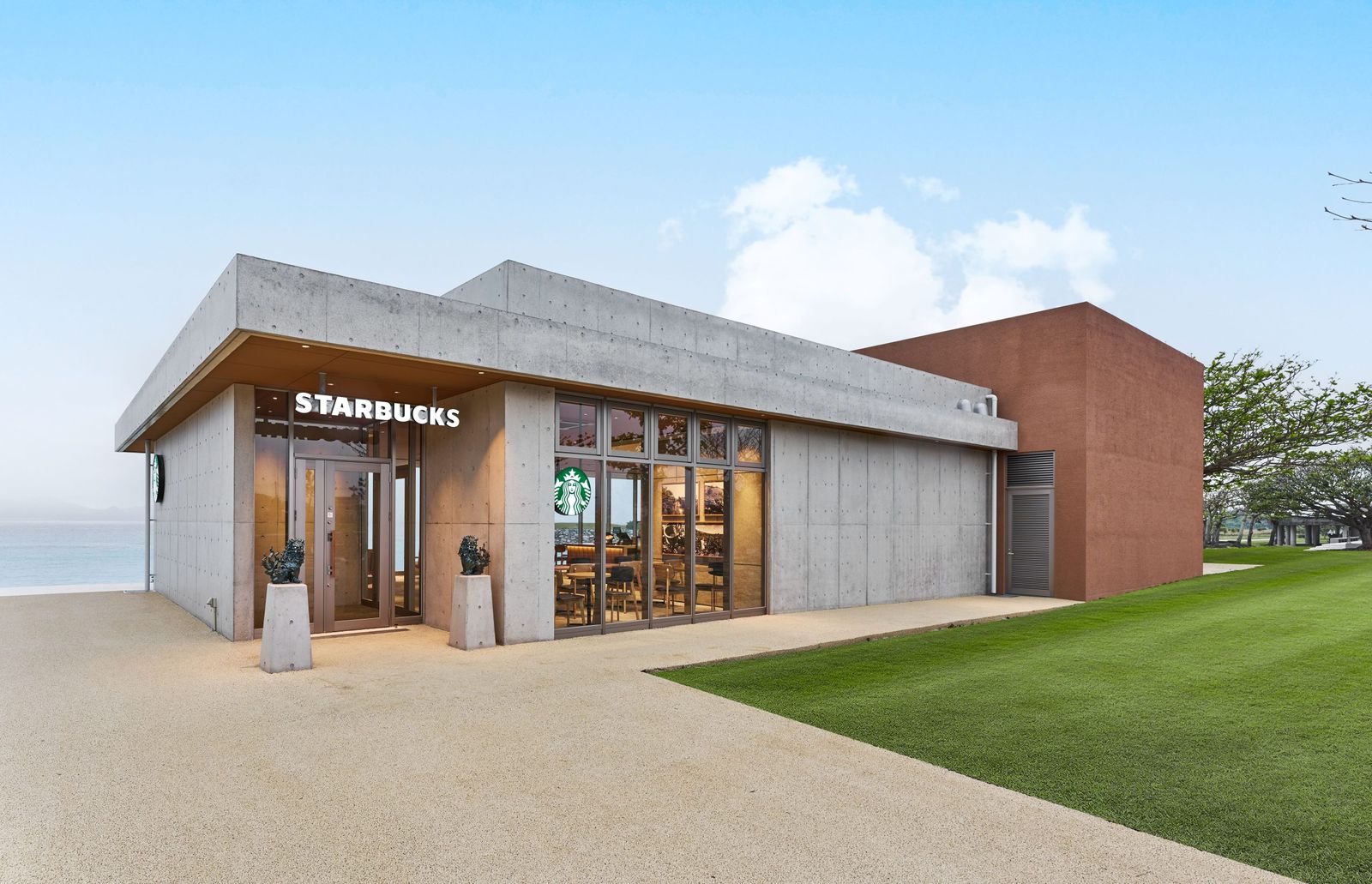 スターバックス」が沖縄・名護に新店 地域と共創する“パノラマビュー