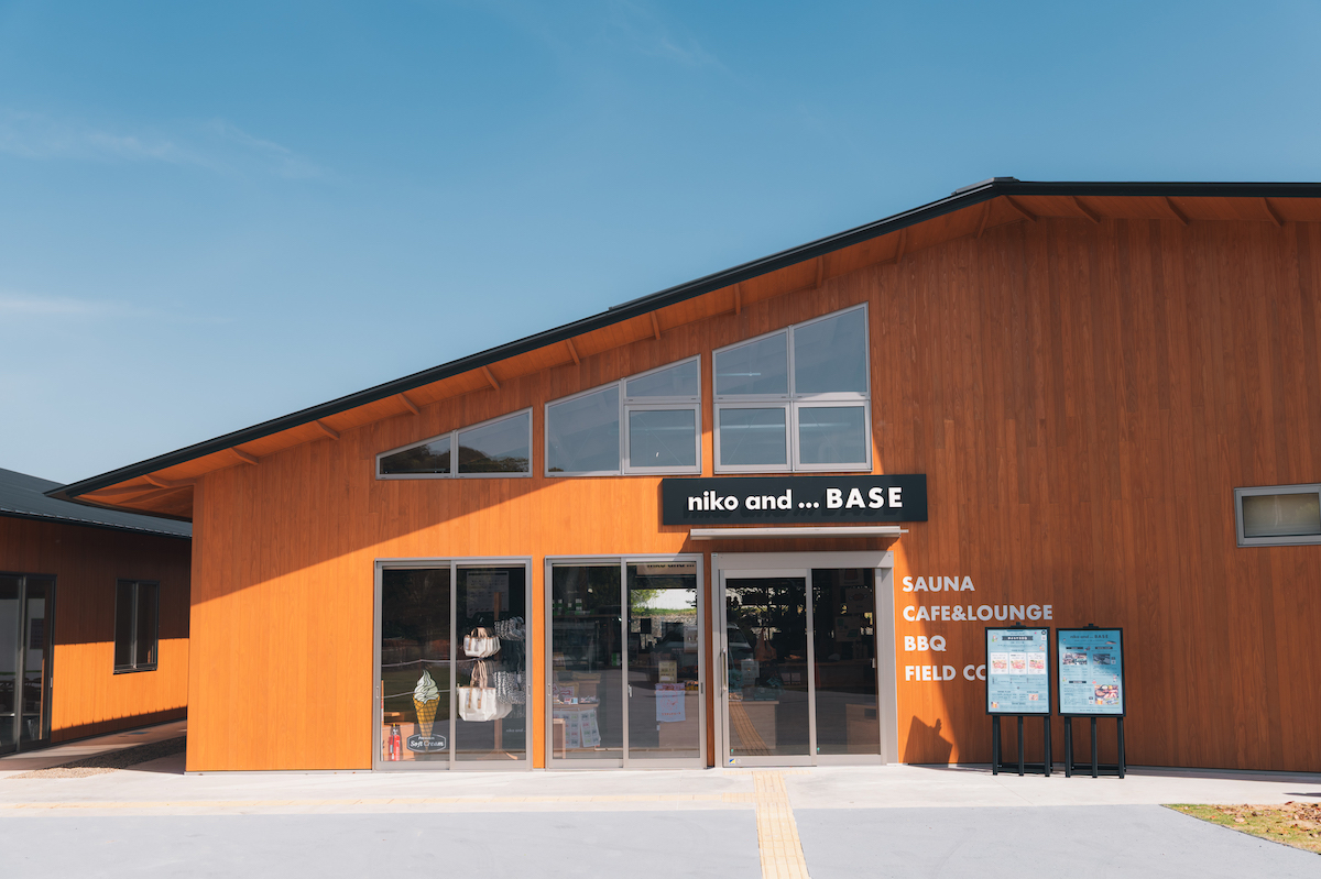 アダストリア初の公園事業　創業の地・水戸に「ニコアンド ベース」がオープン