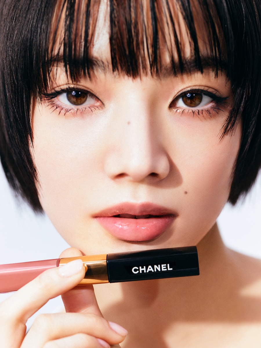 シャネル」が小松菜奈を起用した新ビジュアルを公開 長時間色落ちを