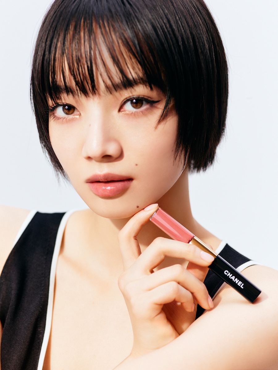 シャネル」が小松菜奈を起用した新ビジュアルを公開 長時間色落ちを