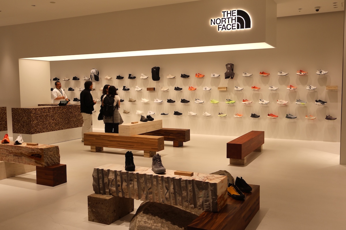 「ザ・ノース・フェイス」シューズ拡大のカギ握る専門業態　激戦区・心斎橋に出店