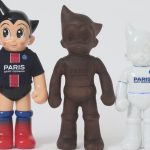 パリ・サンジェルマンが「鉄腕アトム」とコラボ ソフビ、陶磁器、木工3
