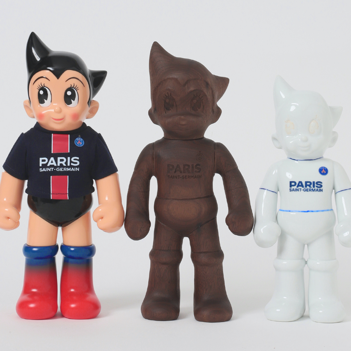 パリ・サンジェルマンが「鉄腕アトム」とコラボ ソフビ、陶磁器、木工3