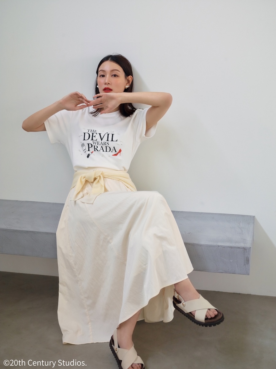 ストラ」が「プラダを着た悪魔」の別注コレクションを発売 大人な可愛