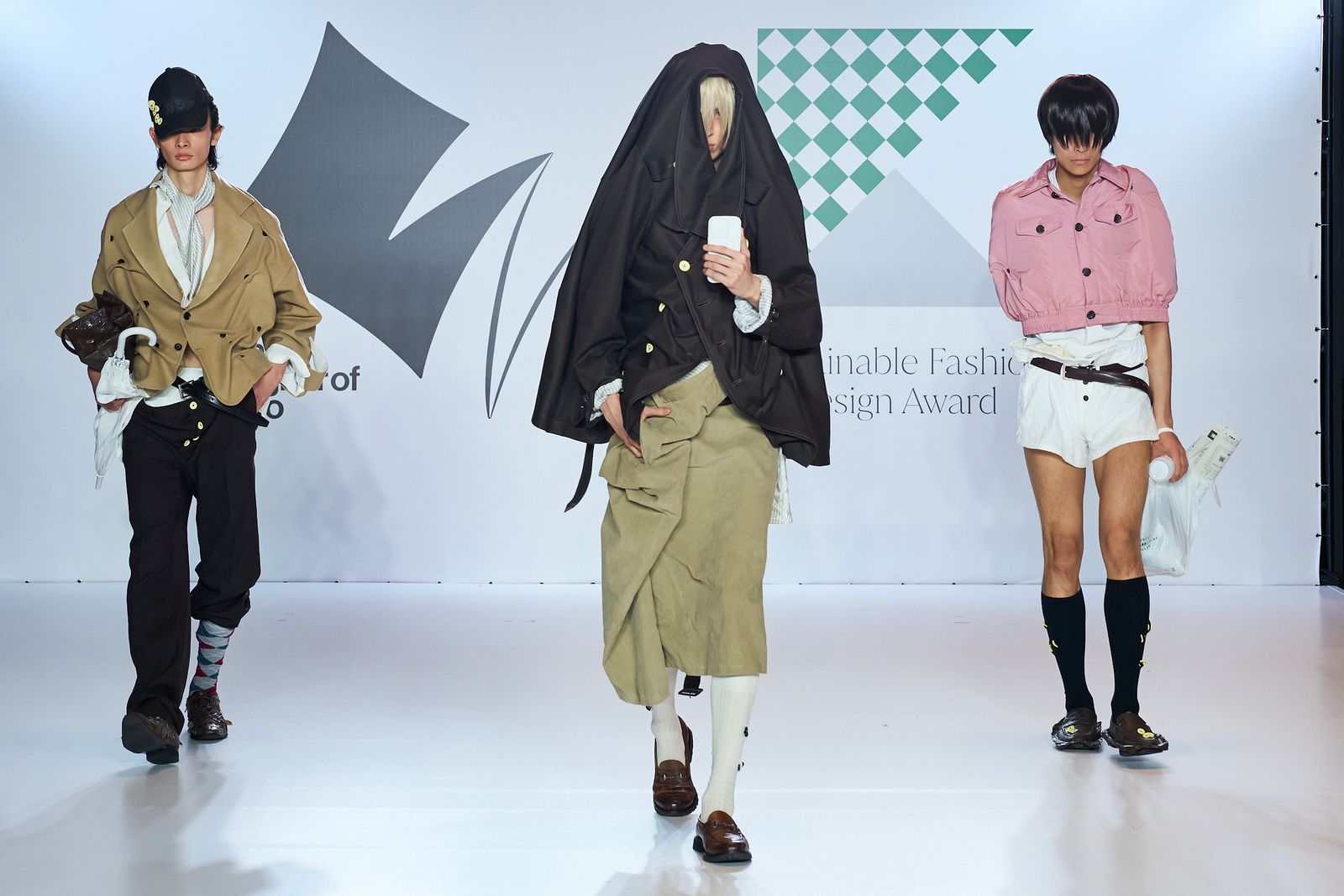 酸素や窒素、鉄など“人間の元素”を滲ませた服の意味 「NFDT 2026」東京