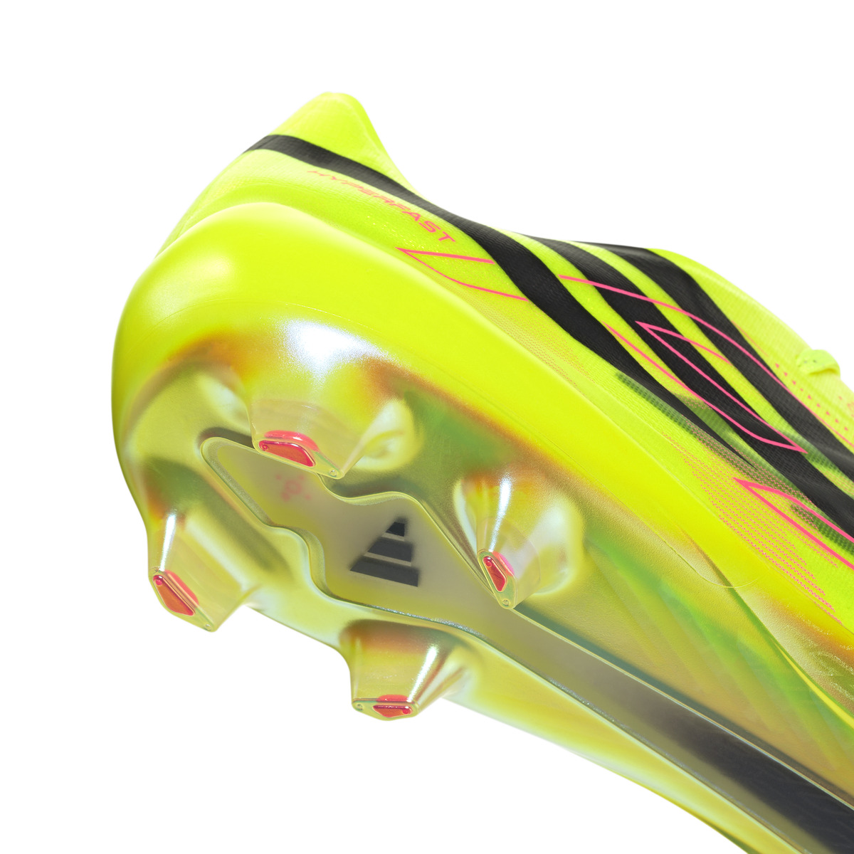 アディダス」がサッカースパイク“F50”の新軽量ラインを発売 W杯で久保