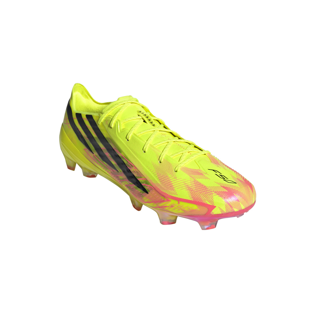 アディダス」がサッカースパイク“F50”の新軽量ラインを発売 W杯で久保