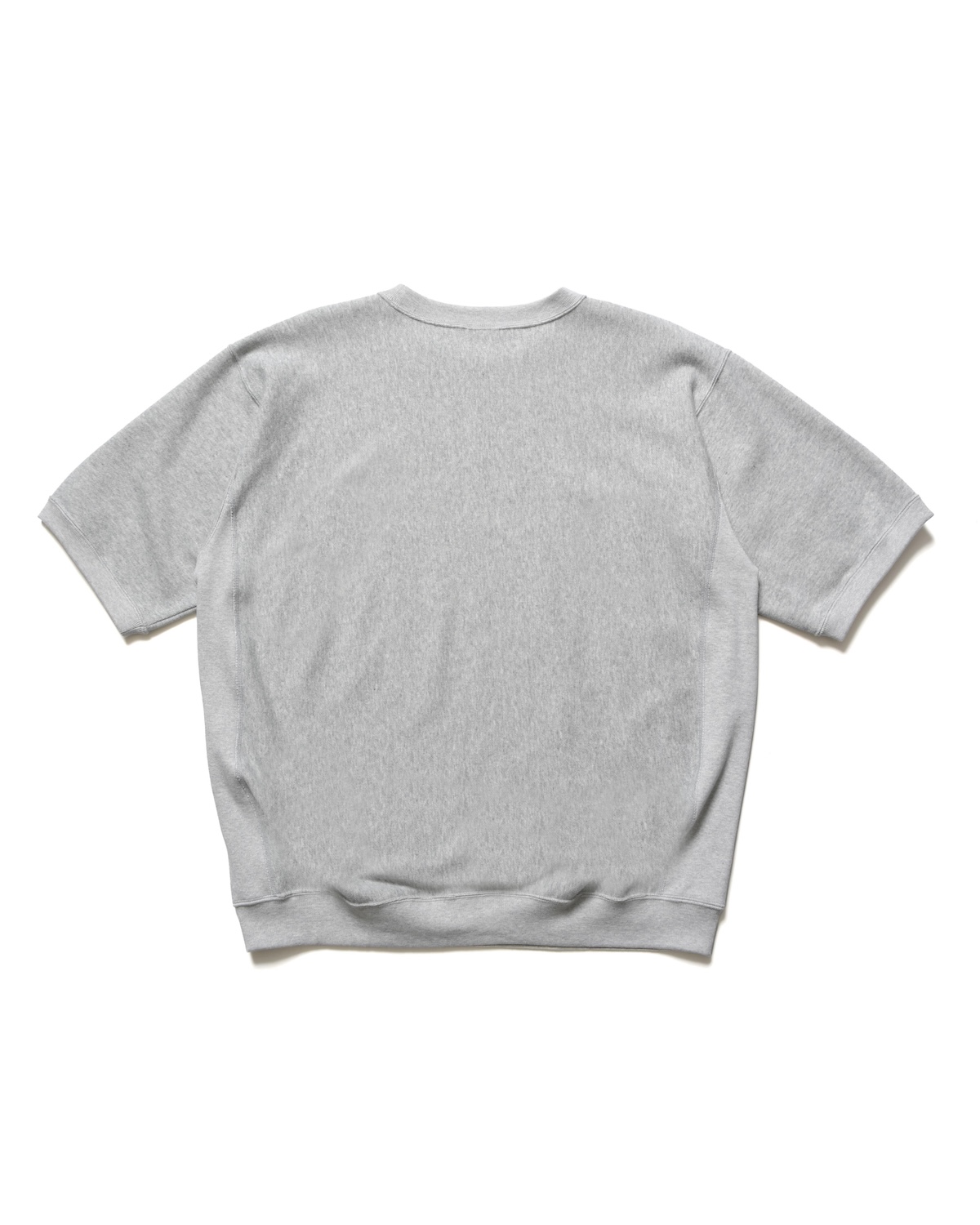 ソフ」が「チャンピオン」に別注したスエットとTシャツを発売 爽やかな