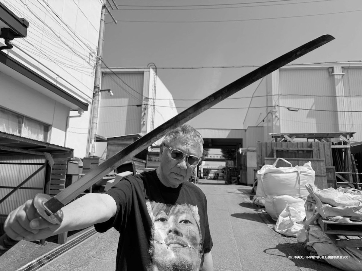 ウェーバー」が映画「殺し屋1」とコラボ 熱で“舌”の色が変わる