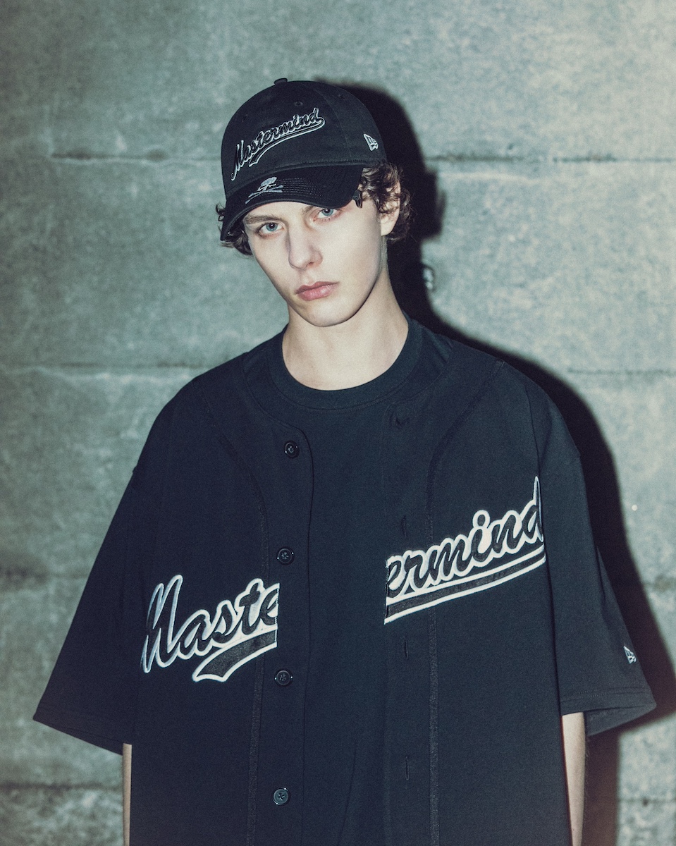 広島ブルー ニューエラ マスターマインド ミッドネック Tシャツ L 半袖 ミッドネック パフォーマンス Tシャツ MASTERMIND WORLD ブラック