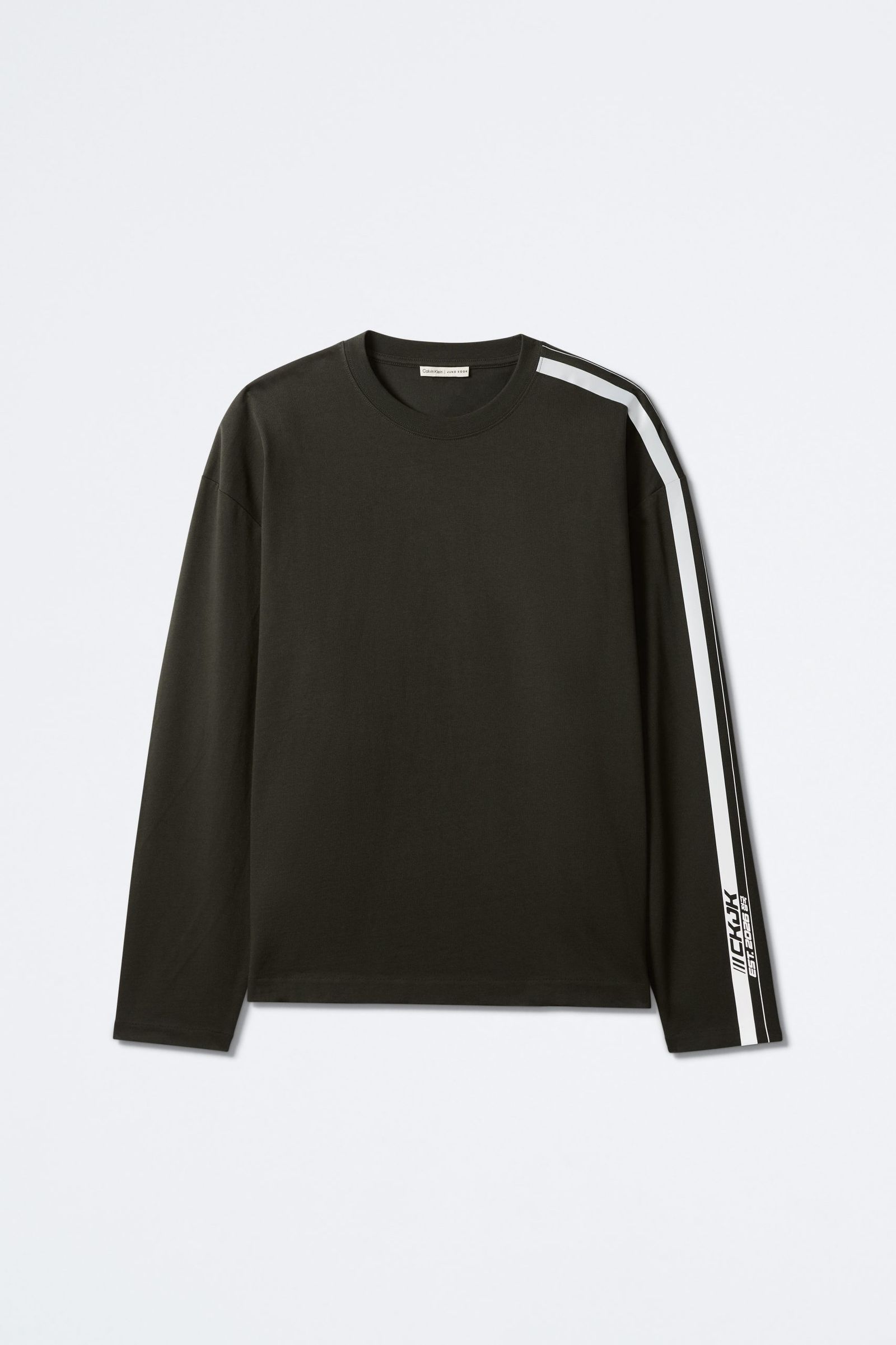 CK JK カルバンクライン ジョングク レーシングストライプリラックスTシャツ ジョングクが着こなす「カルバン・クライン」コラボ キャンペーン