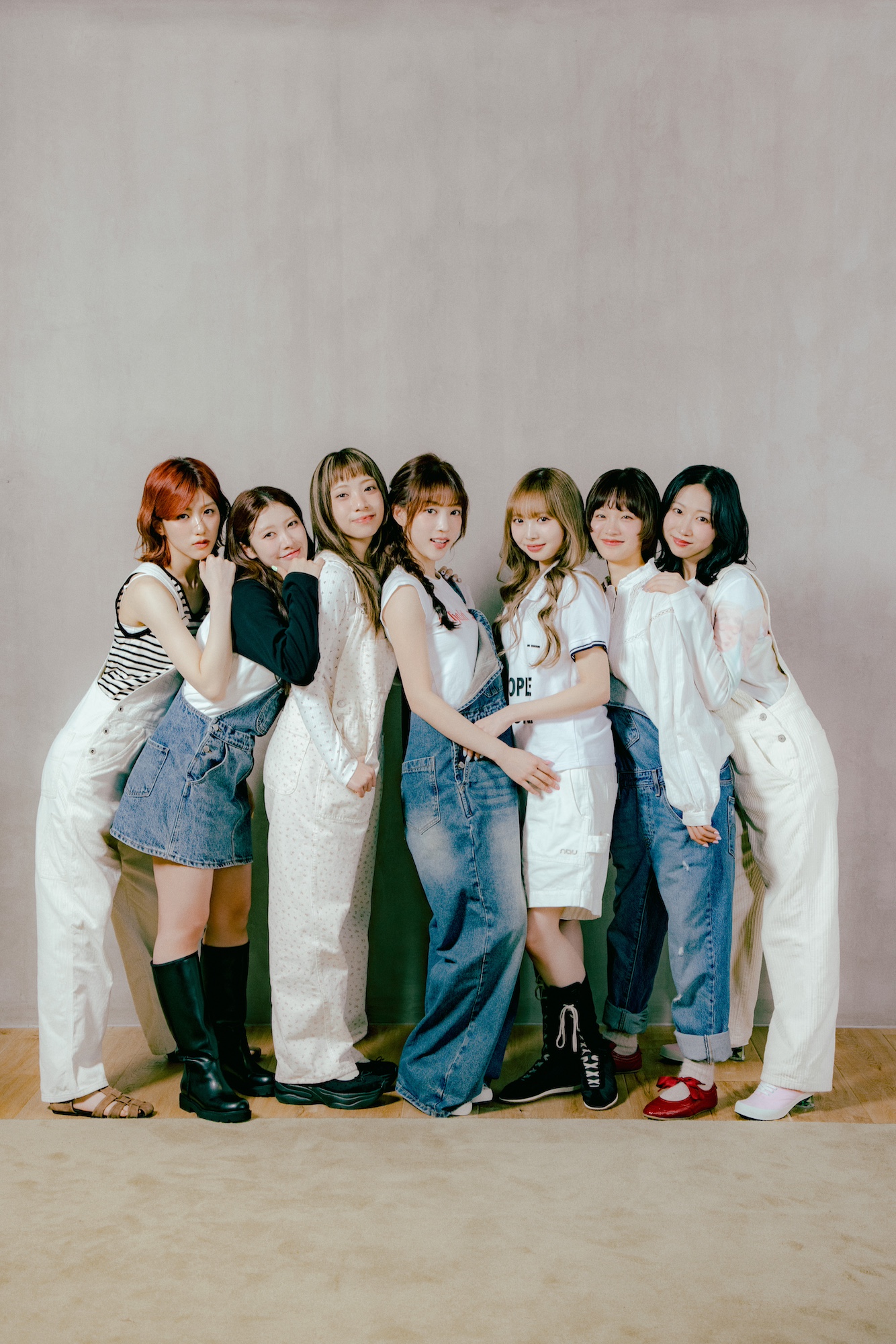 Ettoneのメンバー。左からchiharu、yuzuki 、pia、mirano、shion、anri、koyuki