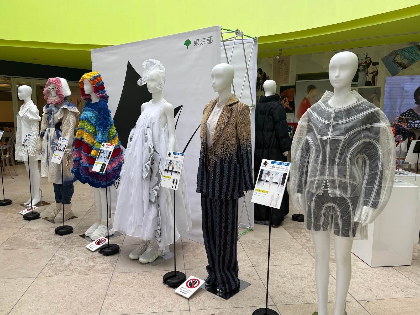 東京都主催のファッションコンクール「NFDT」「SFDA」受賞者14人の作品を一挙に公開　渋谷、表参道のほか、全国巡回展