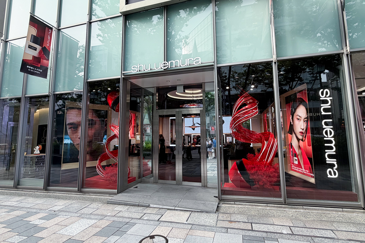 シュウ ウエムラ」新旗艦店は“個性美”の発信基地 テクノロジーと