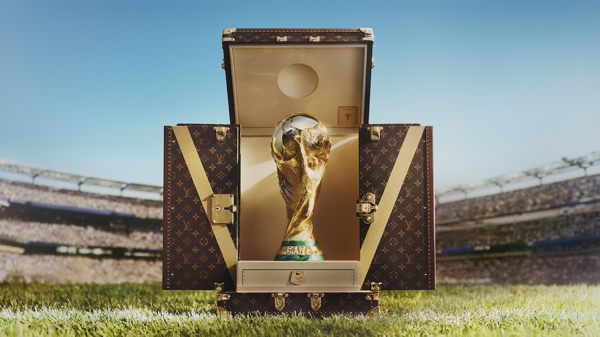「ルイ・ヴィトン」による「FIFAワールドカップ2026」の優勝トロフィーを運搬・展示するための公式特注トロフィー・トランク