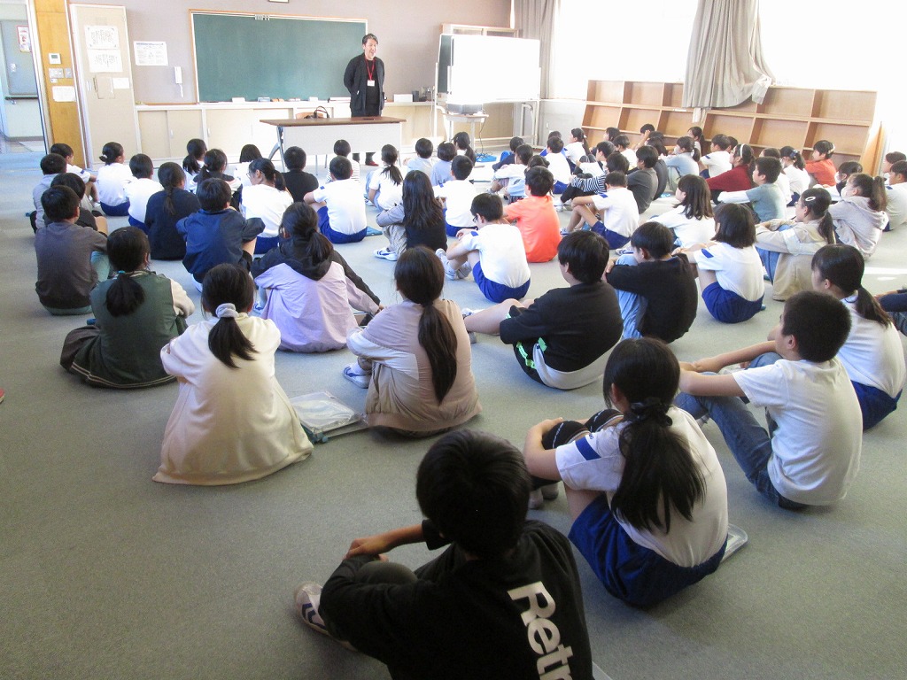 群馬県の小学校での「これからの工業生産とわたしたち」がテーマの社会科の授業