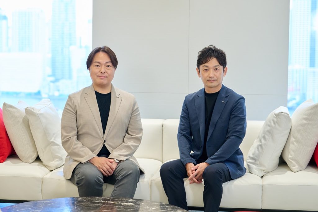 （左）東條洋介（右）荒木秀文