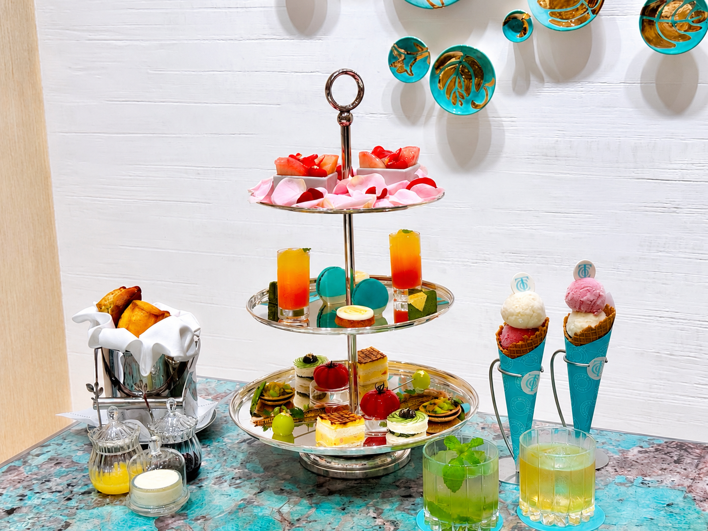 「1st Anniversary Afternoon Tea」(1万4300円、税込・サービス料別)