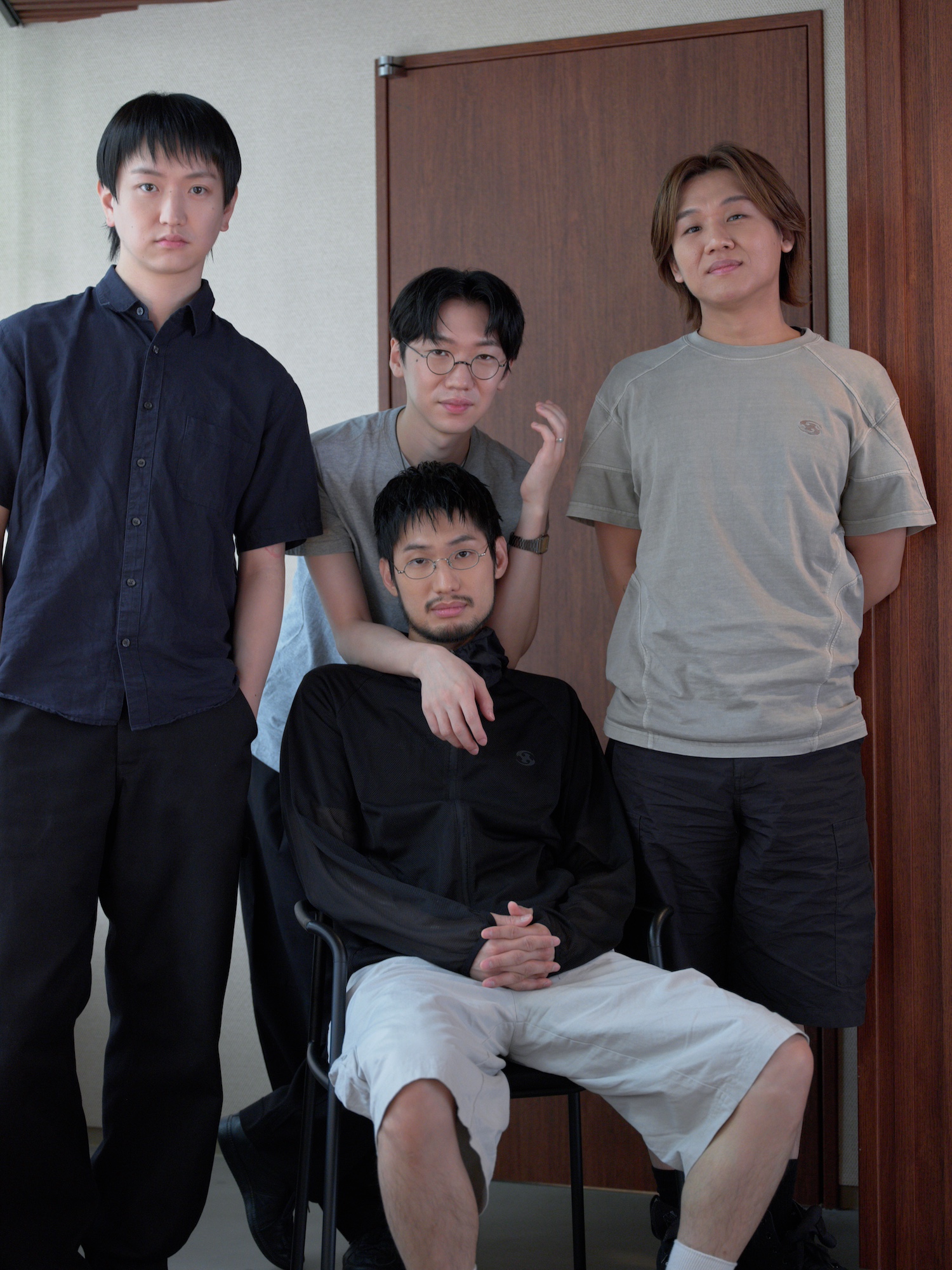 シリカゲルのメンバー。左からキム・ハンジュ(Vo/Key)、キム・チュンチュ(Gt/Vo)、チェ・ウンヒ(Ba)、キム・ゴンジェ(Dr)