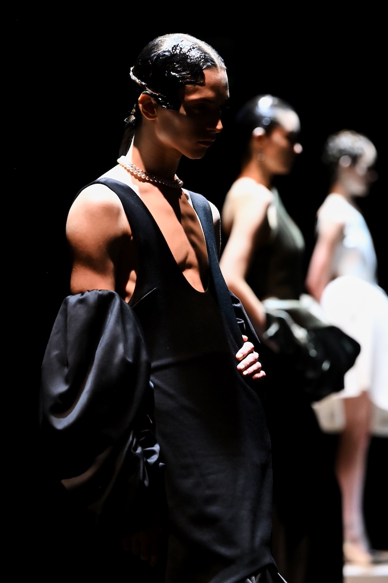 服を見せる、その先へ。着想源やテクニック、特性をショーで伝える【27