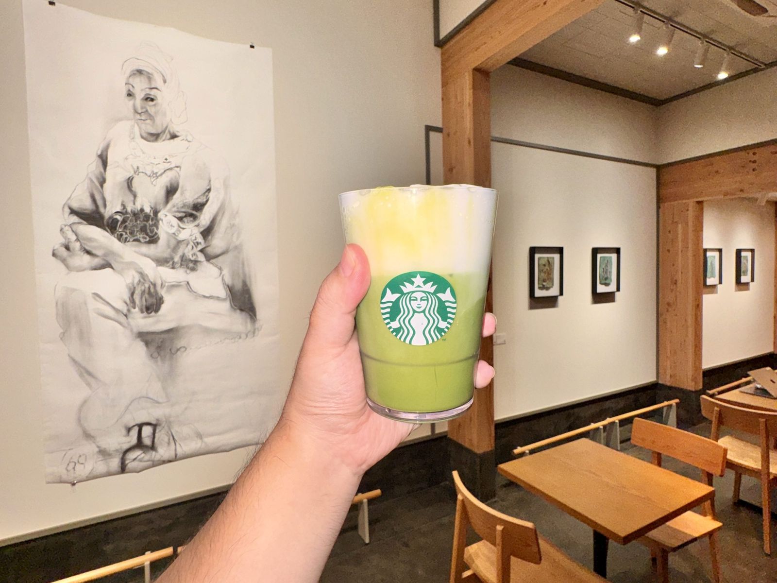 スターバックス カフェ & アートギャラリー 谷中御殿坂の店内