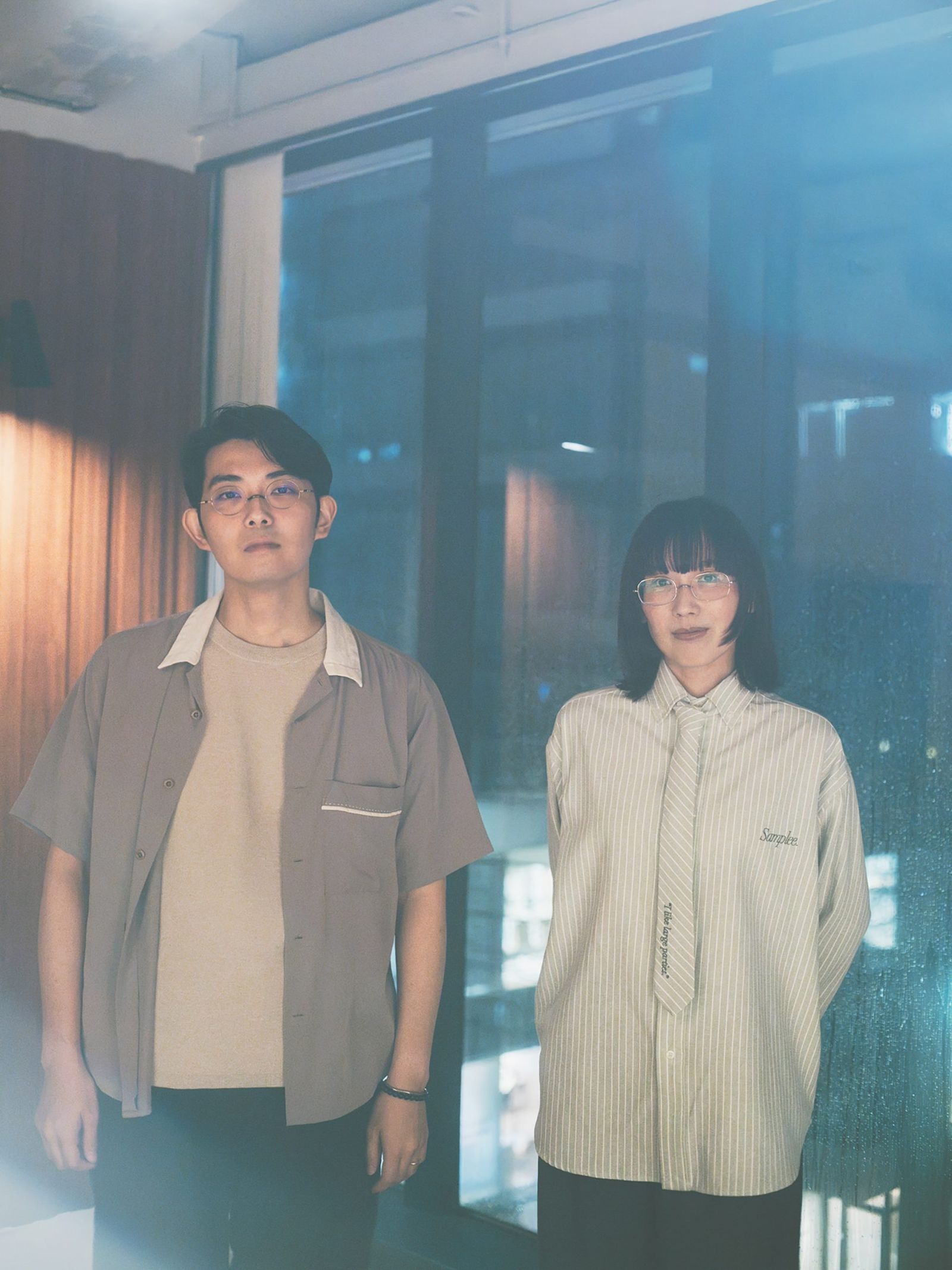 折坂悠太(左)と柴田聡子