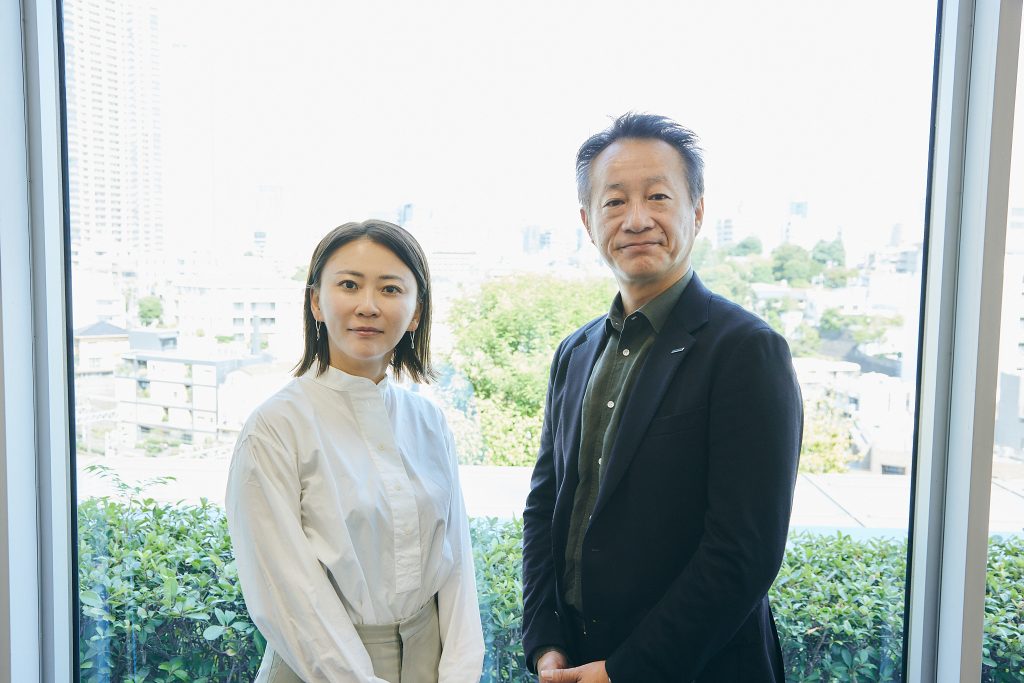 (右)中村正治/パナソニック ビューティ・パーソナルケア事業部 事業部長<br />
(左)澤田実加/SISI 代表取締役CEO