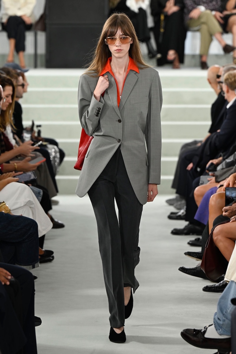 PRADA プラダ 巻きスカート グレンチェック変形 三角ロゴ 40 プラダ」 発のスカート旋風！装う楽しさ広がる 2027年春夏ミラノ