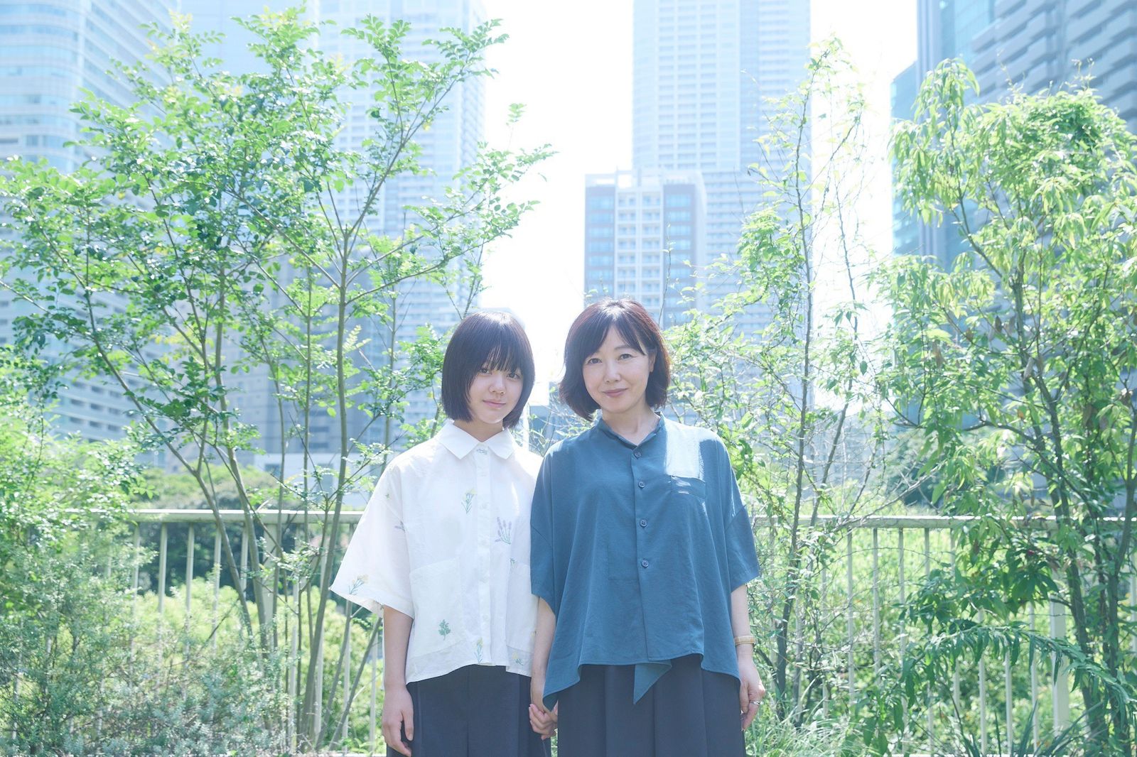 小八重葵美(左)と西川美和