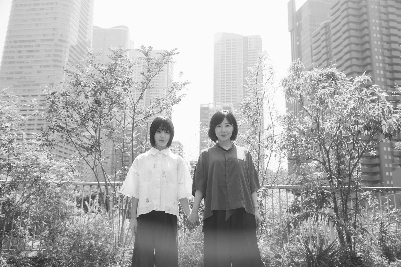 小八重葵美(左)と西川美和