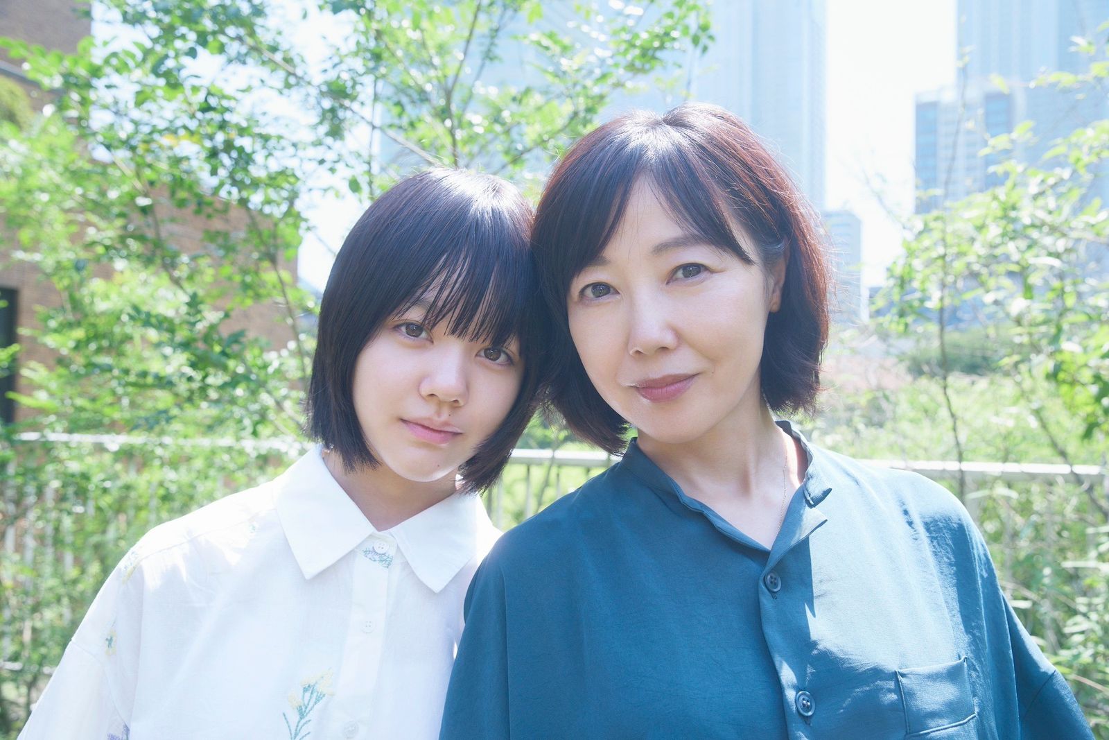 小八重葵美(左)と西川美和